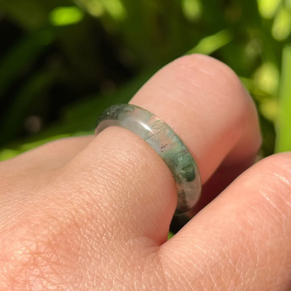 Size 7.5 natural moss agate band‎ ring